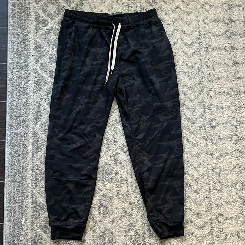 Vuori Women’s Performance Dream Knit Joggers Charcoal Camo M